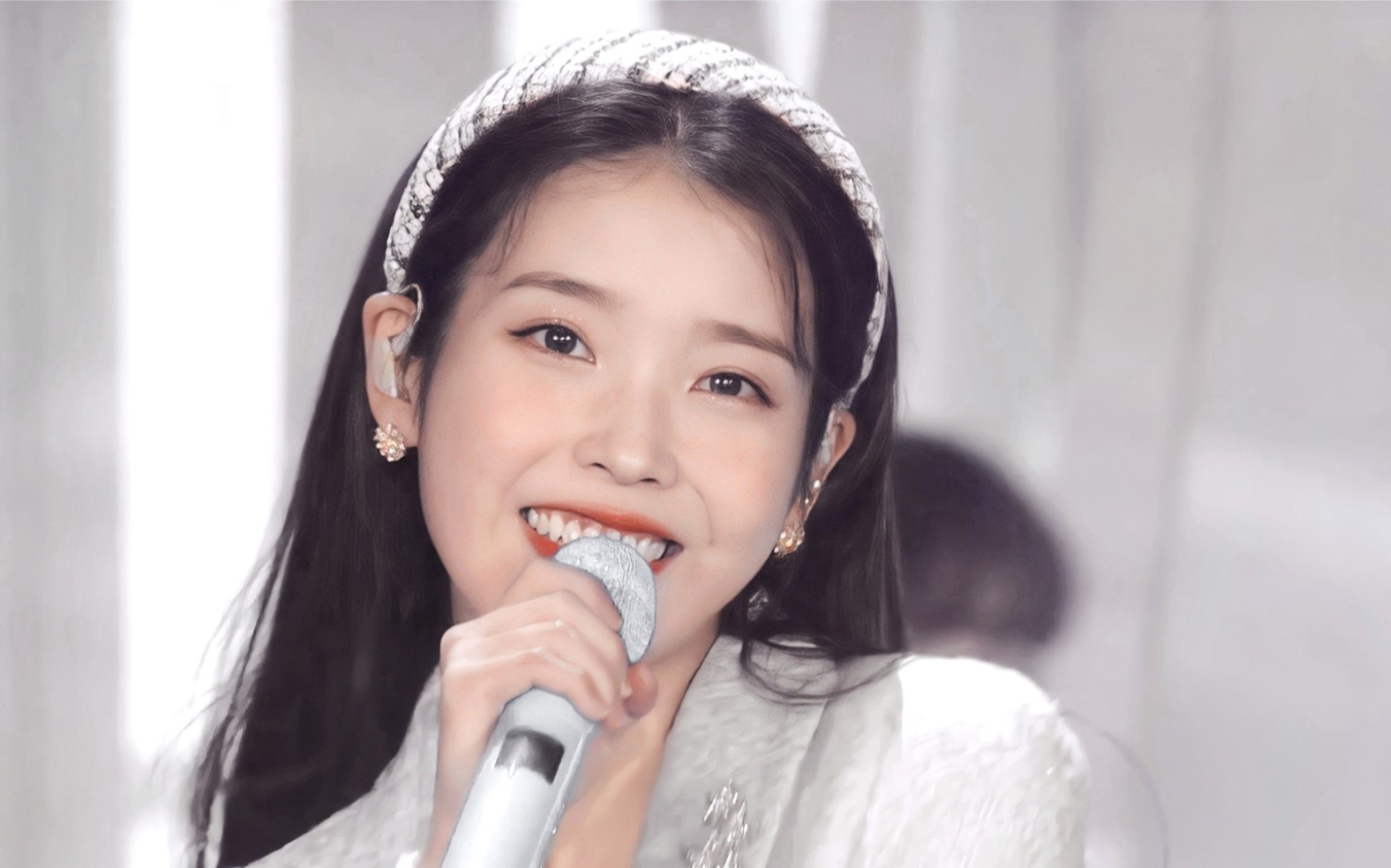 iu第35届金唱片表演现场blueminglovepoem