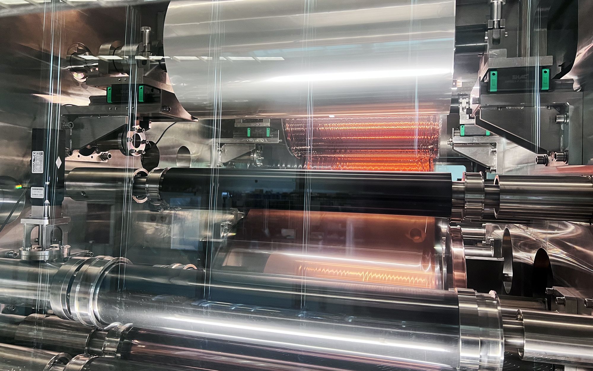 国泰真空复合铜箔卷绕镀膜机,一次性成膜技术横空出世