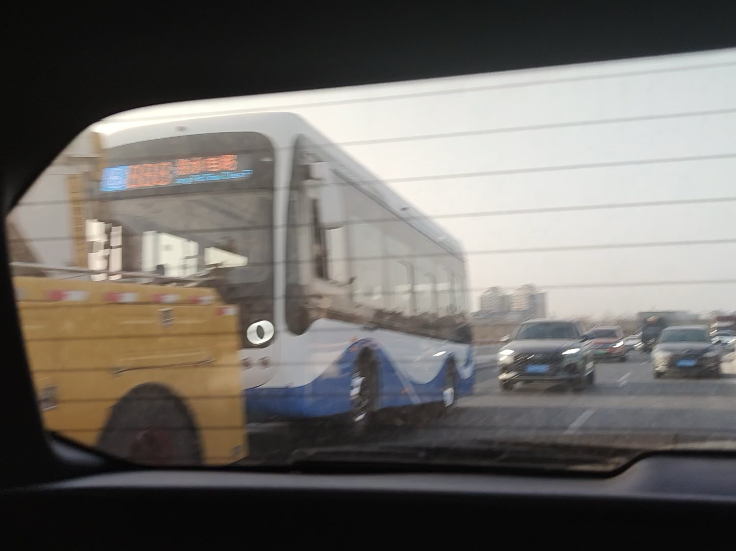 申沃10系新车 被拖回工厂