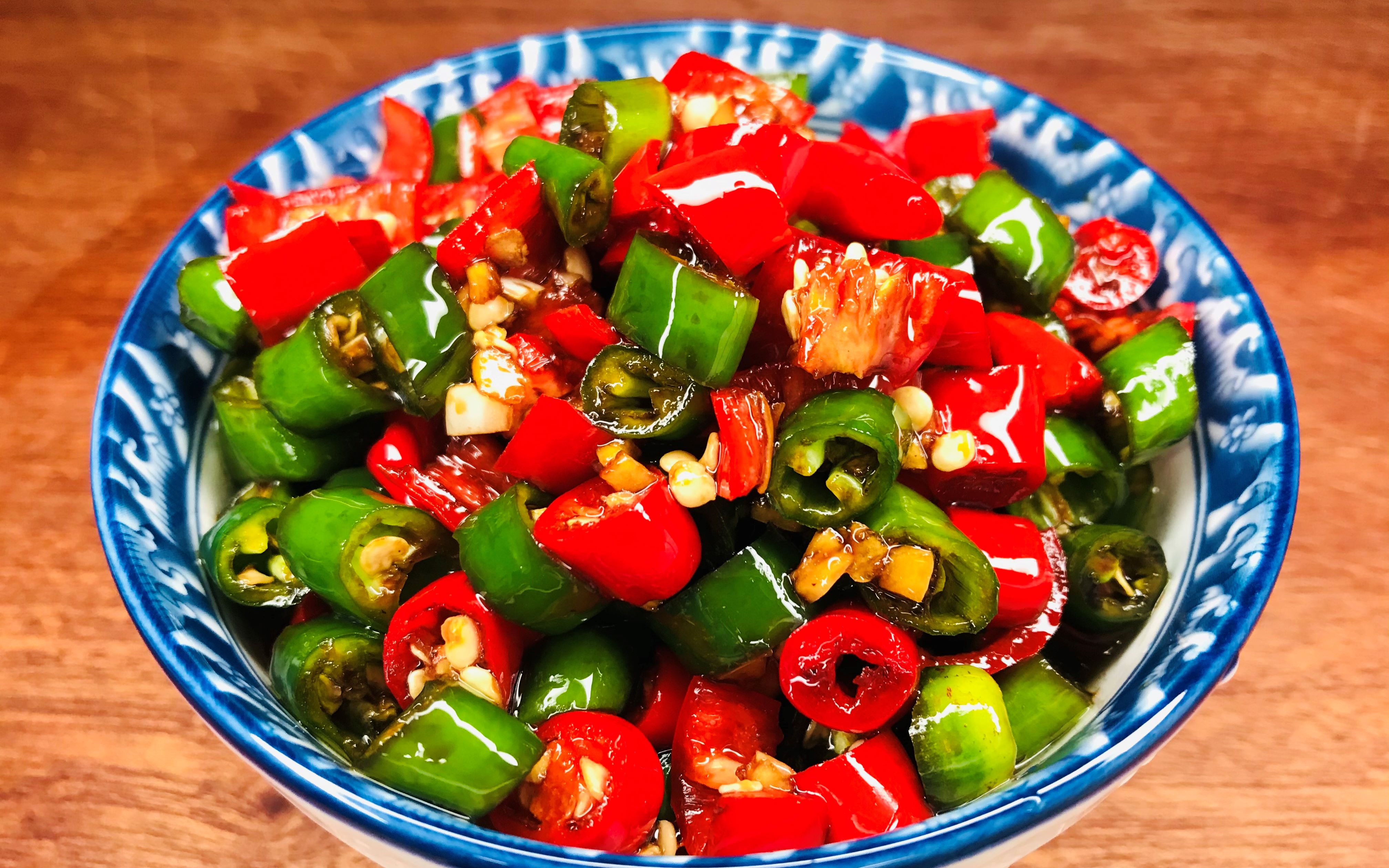 私藏多年腌辣椒的经验和配方,半天就能吃,辣度适中,开胃下饭