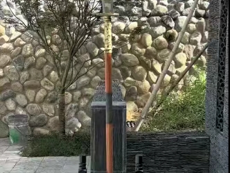 陌刀是唐步兵所持长刀,它自西汉斩马剑发展而来