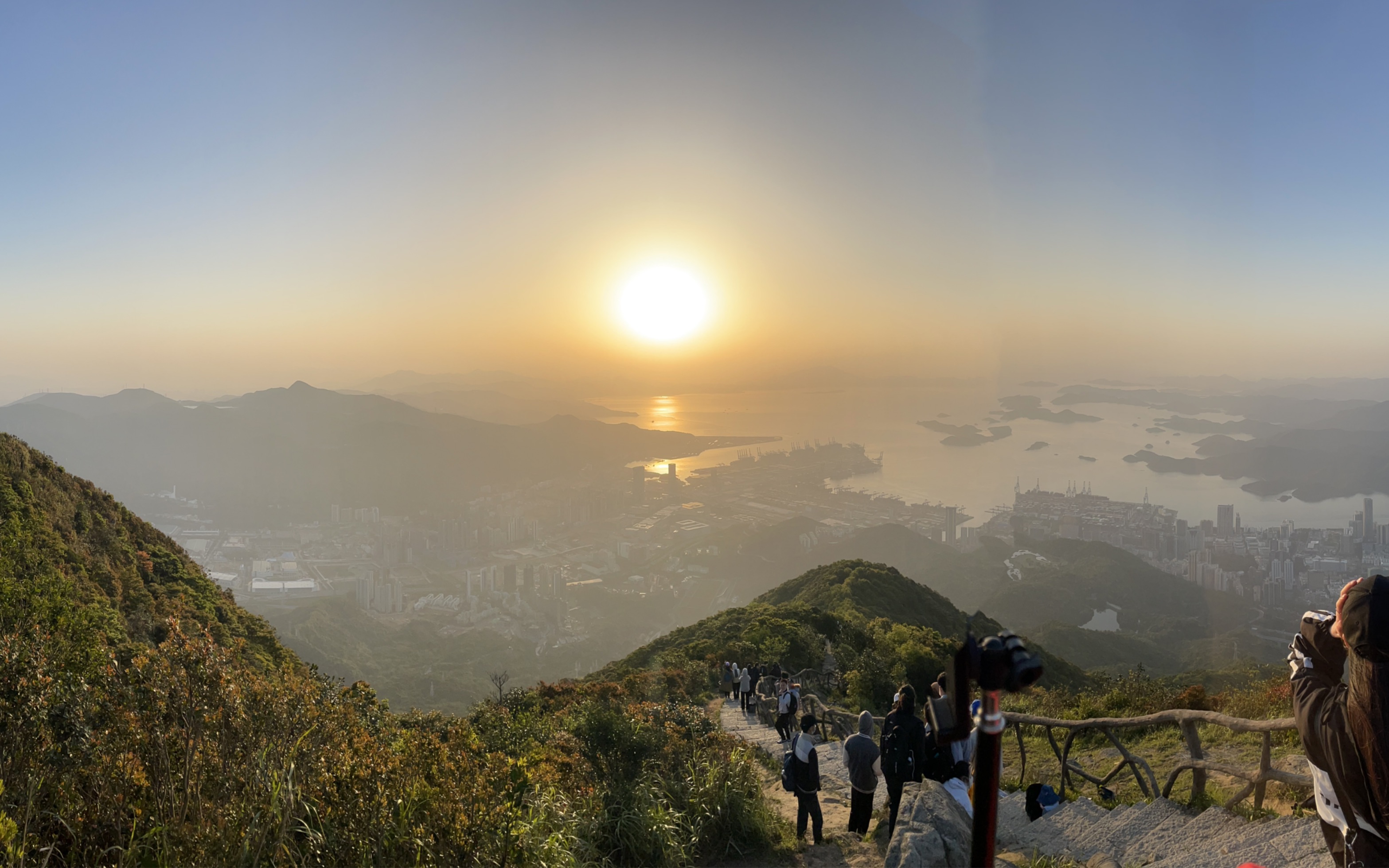 小长假夜爬梧桐山