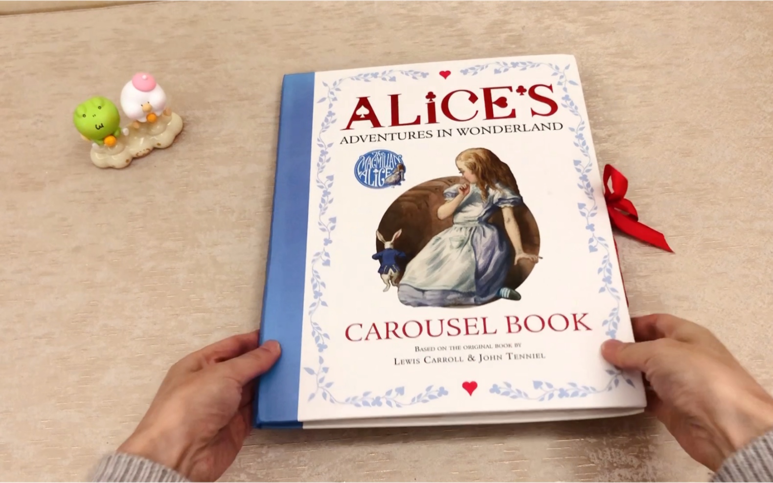 [图]PP的立体书—《Alice's adventures in wonderland》♠︎爱丽丝梦游仙境♣︎旋转木马书♥︎可360°旋转展开♦︎