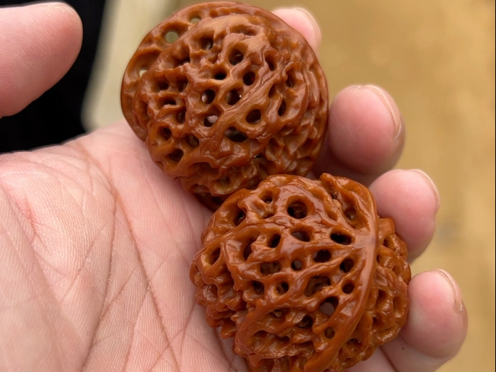 镂空的核桃竟也能盘红!