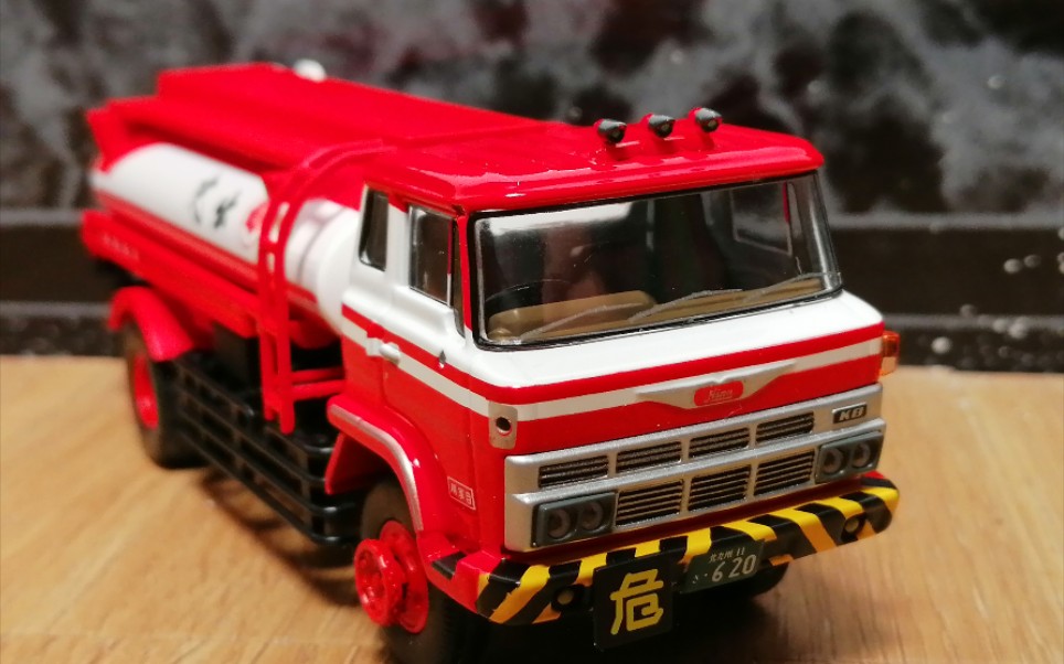 最顶端的64比例普通卡车—多美卡tlv lvn-49b日野kb314出光石油油罐车