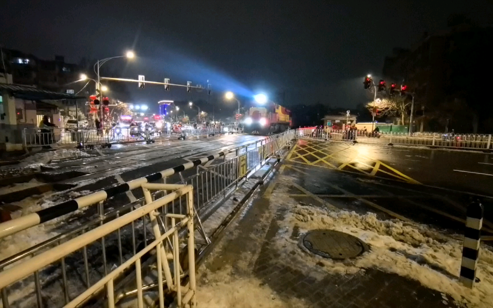 【宁芜线】超短货列通过中和桥道口