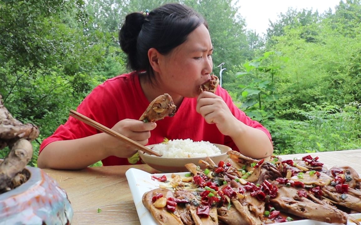 8个鸭头2斤饭,香辣诱人,胖妹大口大口吃,越啃越上瘾,看饿了哔哩哔哩bilibili