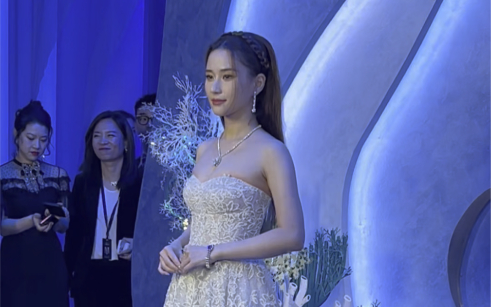 何超莲白色抹胸碎花长裙