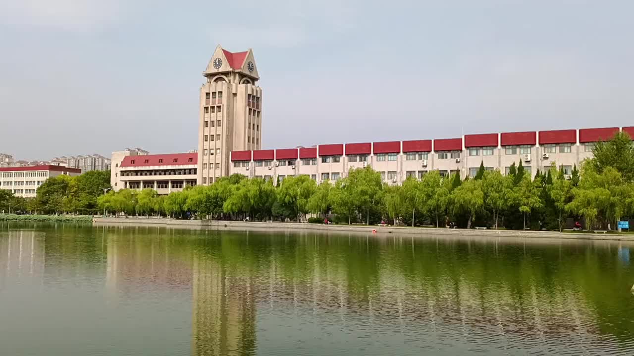 烟台大学钟楼图片