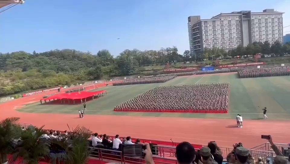 [图]南京工业大学汇报表演花样队列最后一次表演