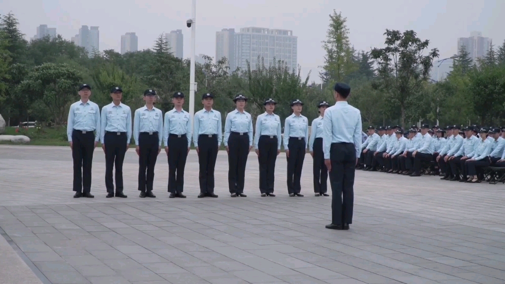 [图]兵味浓！！！空工大举行文职人员队列评比暨报告词考核活动