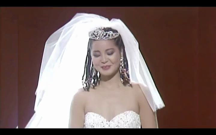 邓丽君1985年婚纱现场–ジェルソミーナの歩いた道(风儿雨儿)  国语版哔哩哔哩bilibili