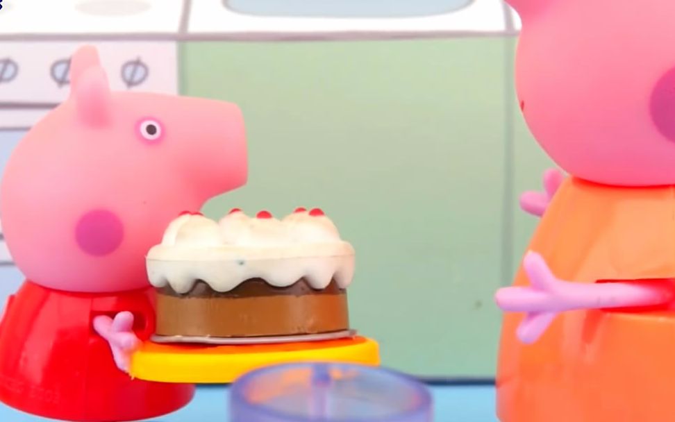 小猪佩奇制作奶油巧克力蛋糕送给好朋友苏怡