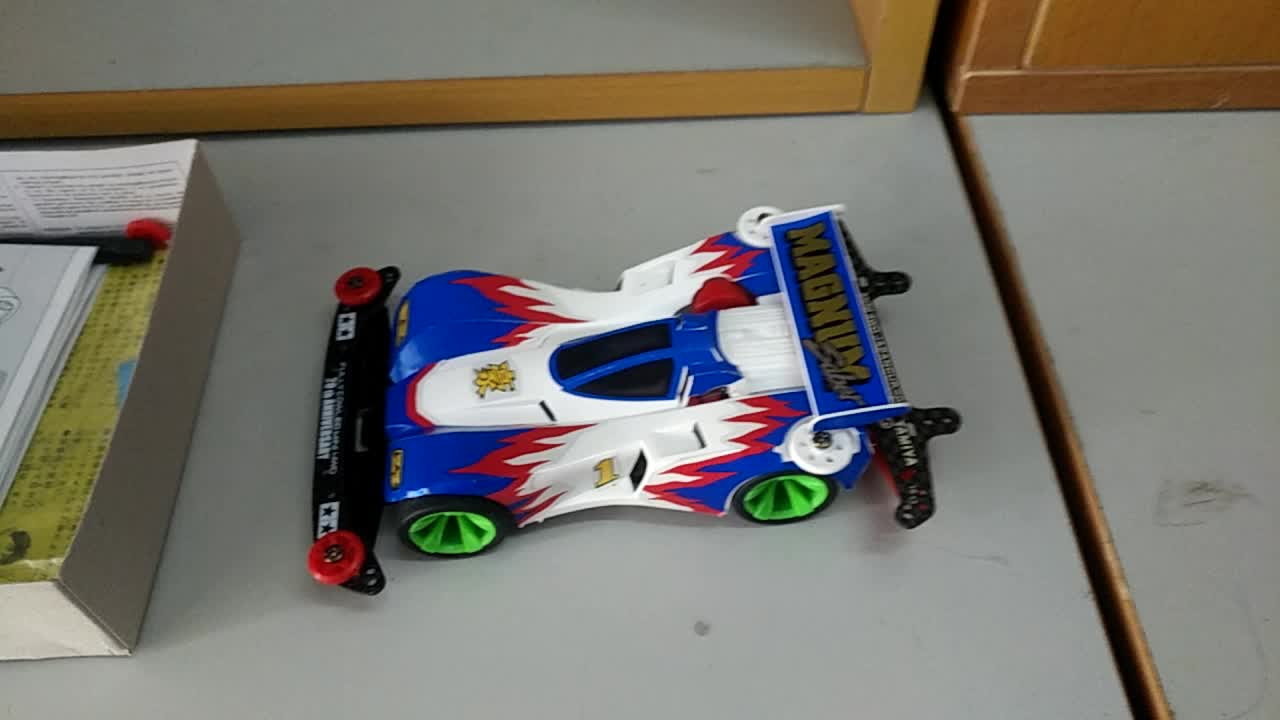 四驱兄弟-田宫一代豪-冲锋战神开箱(跑太快没控制住)_哔哩哔哩_bili