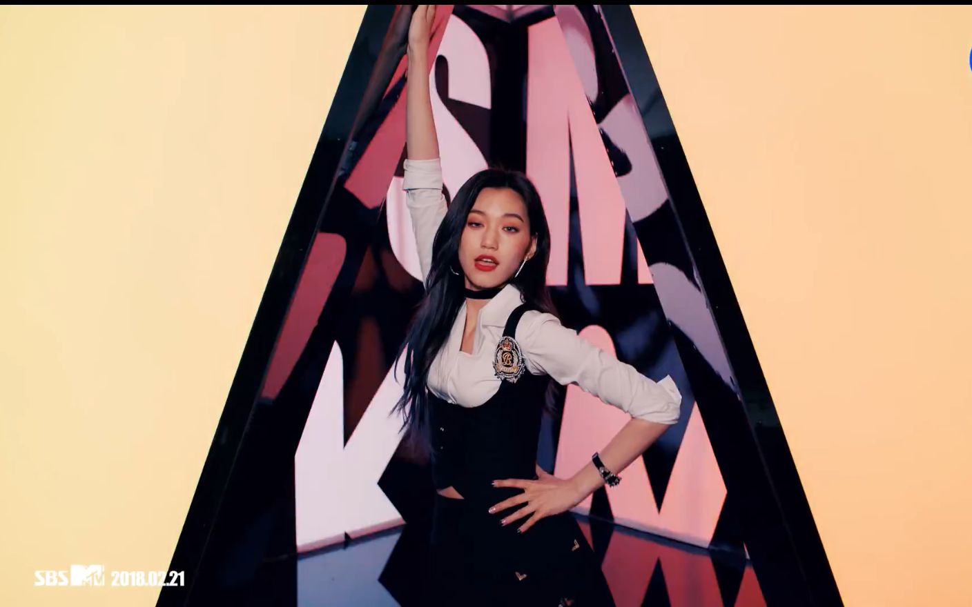 维密小天使回归啦~weki meki -迷你二辑  lucky>主打曲 la la la 公开