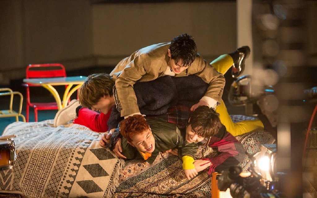 【打轴试手】n.flying rooftop 屋塔房mv 中字