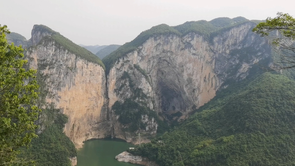 恩施州建始县景阳镇蝴蝶岩,网上看到的视频瀑布拍的那么大,视频感觉