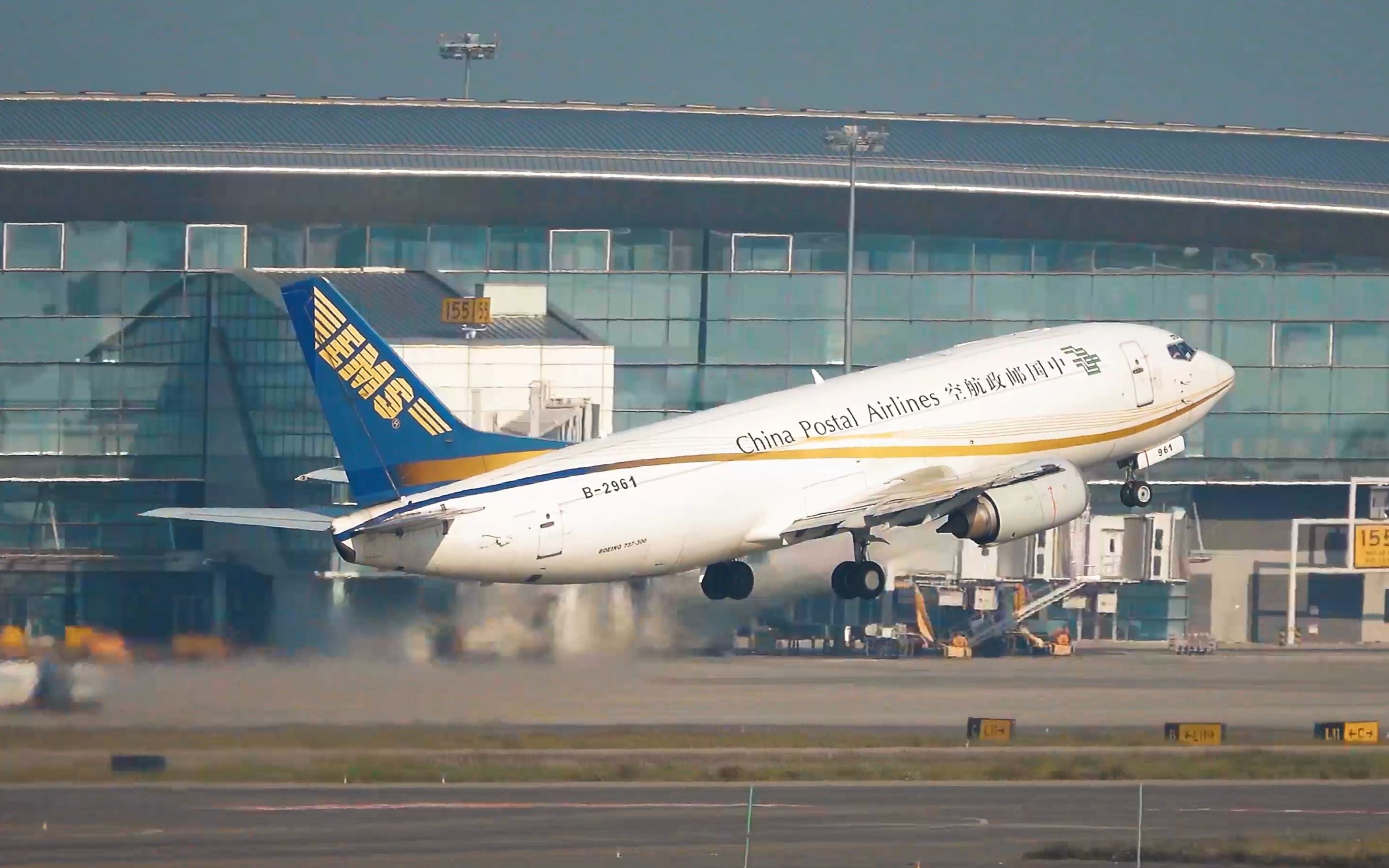 【 4k can ems】抬轮比777还慢的737你们见过吗,邮政现场教学什么叫运