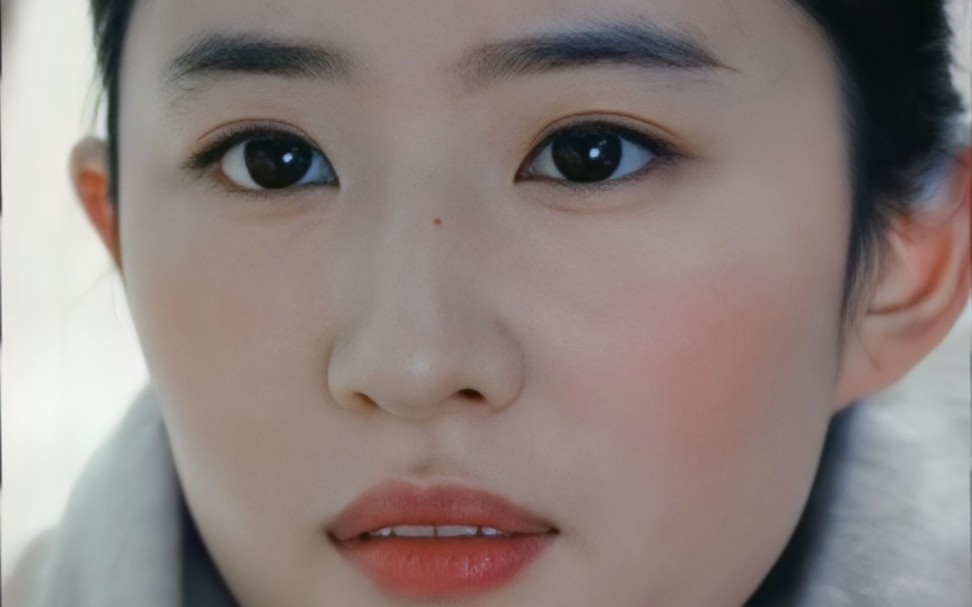 刘亦菲 | 小说女主脸,越素越美.