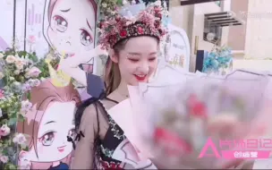 张艺凡看到花墙超兴奋，反复确认真的是创始人送给我的吗