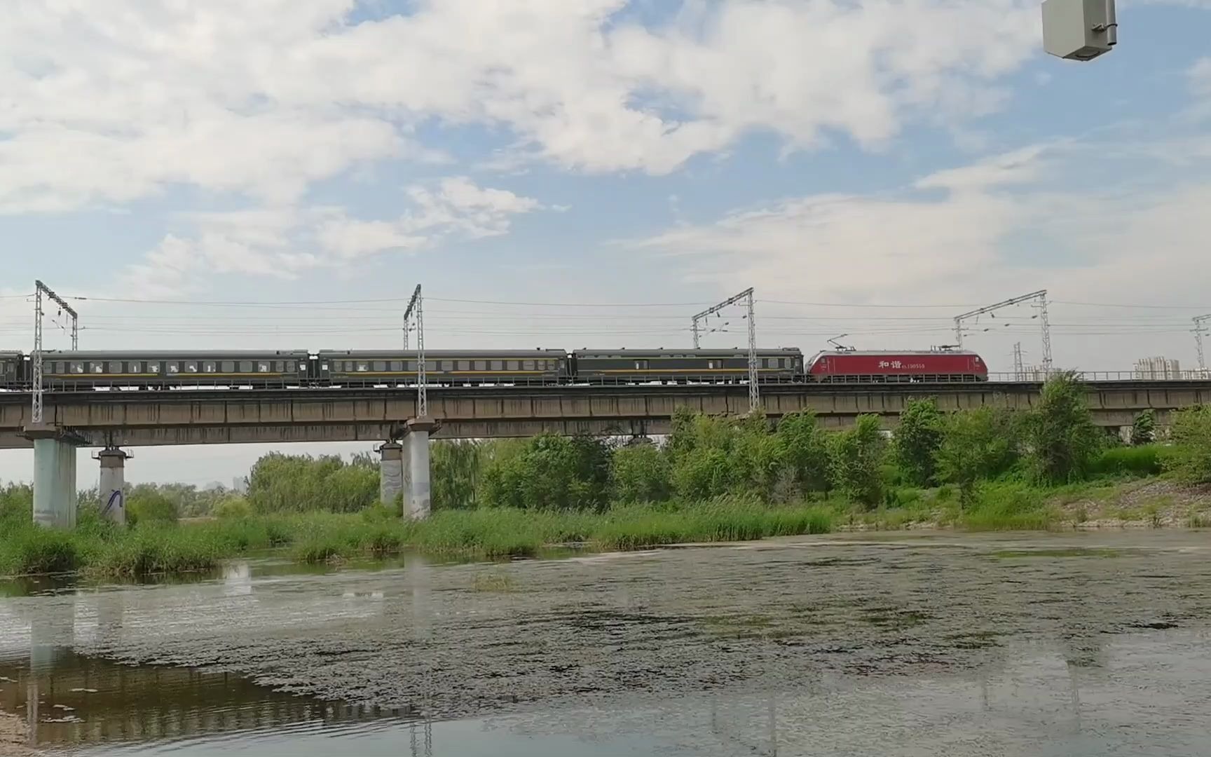 20200822_141430 郑局郑段hxd1d-0559牵引t50次(宜昌东-北京西)通过园