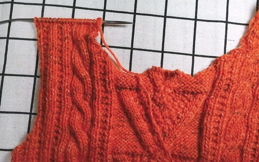 女士背心前片左边圆领收针的方法教程,适合织圆领款式的棒针毛衣