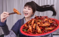 湖南妹子宅家自制爆辣鸡翅，入口的瞬间，痛并快乐着