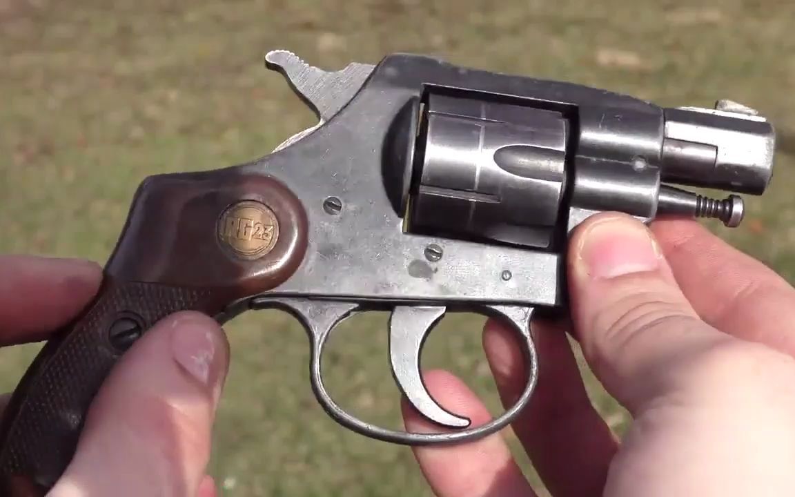 发射.22lr小口径弹药的左轮手枪,靶场射击测试不卡壳却能哑火