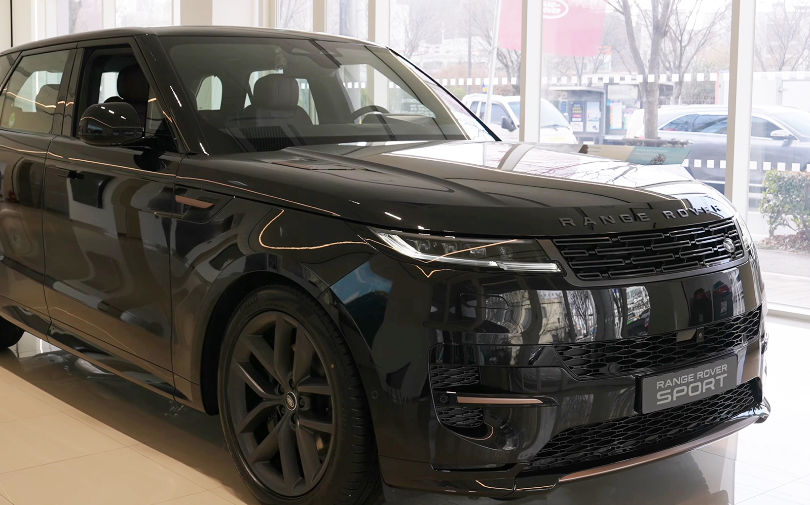 guidebook】玫瑰金前脸前铲,石榴红座椅 路虎揽胜运动 dynamic hse