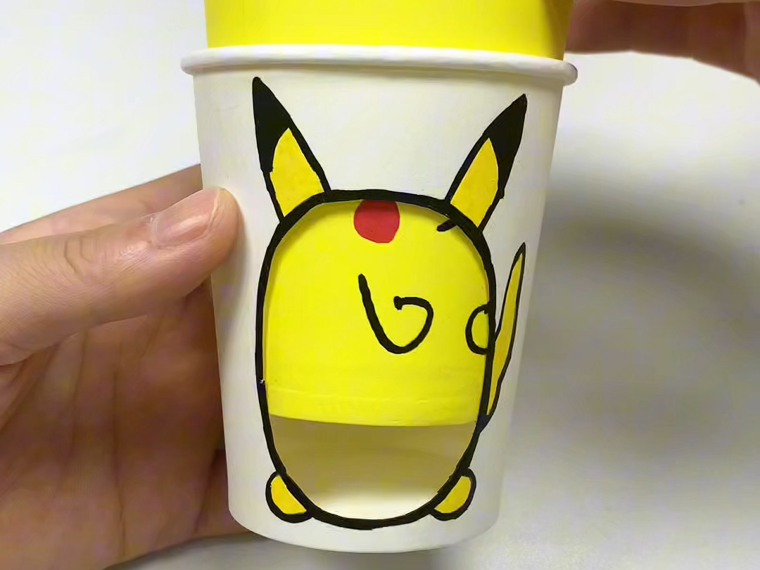 用纸杯制作有趣的皮卡丘玩具#自制玩具 #皮卡丘手工制作 #亲子手工