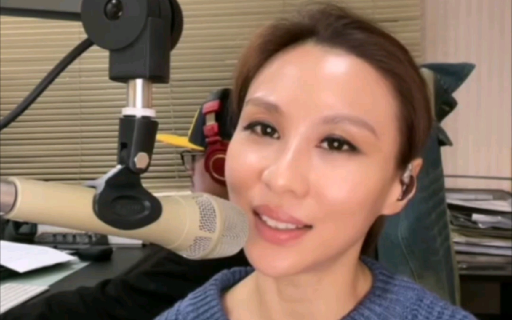 台湾女歌手林凡微博直播翻唱杨丞琳《年轮说》+一小段彭羚《囚鸟》_哔哩哔哩_bilibili