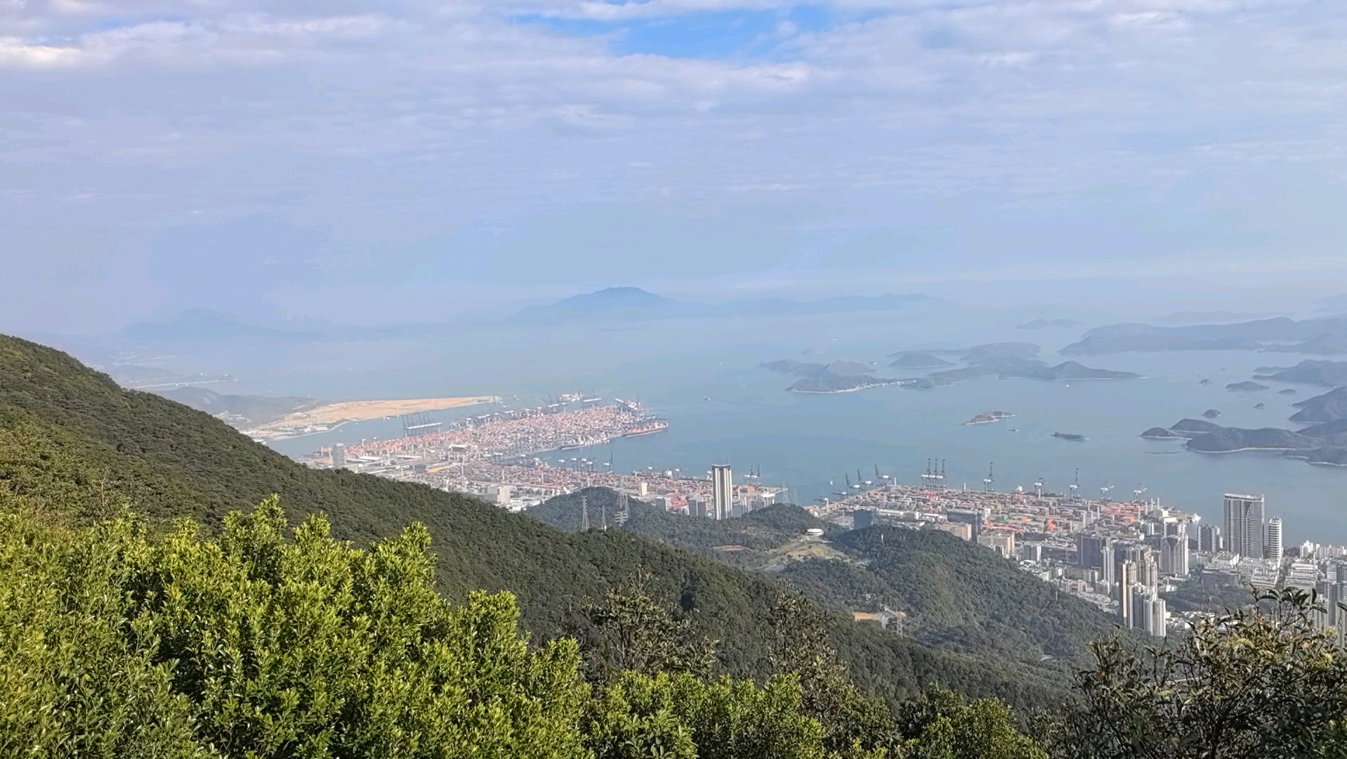 今日份大梧桐山顶的蓝天白云