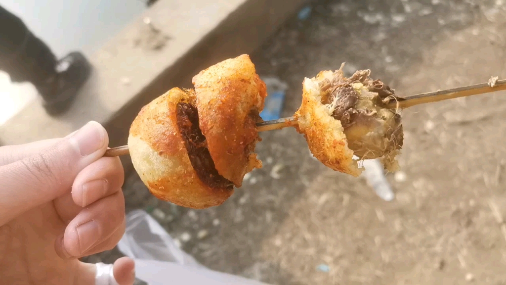 河南周口特色小吃炸毛蛋你小时候吃过吗