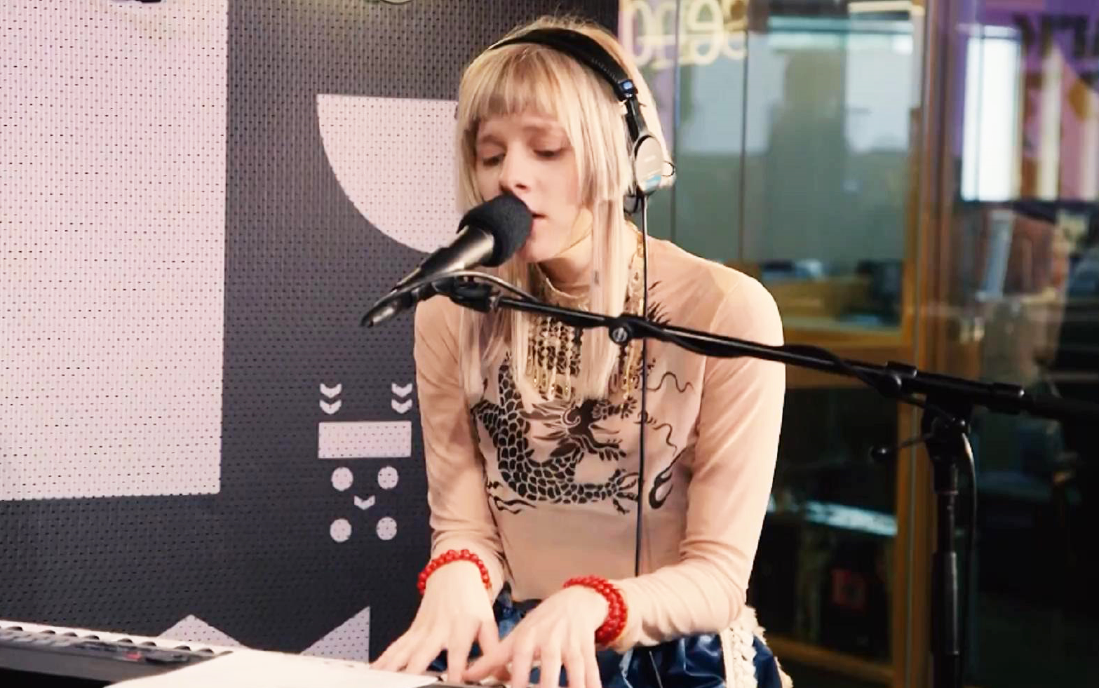 小曦仙气满满aurora演绎热单godisawoman