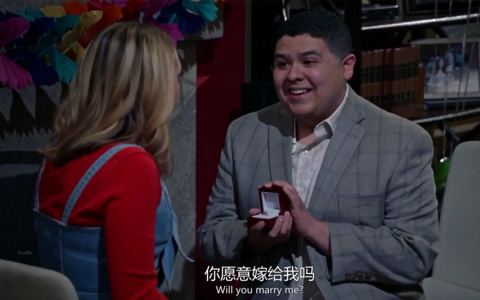 【摩登家庭】s10e22 才艺表演中曼尼求婚