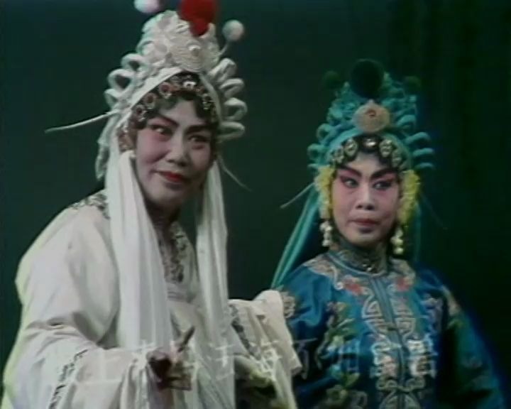 豫剧《白蛇传》选段,恨上来骂法海不如禽兽,常香玉