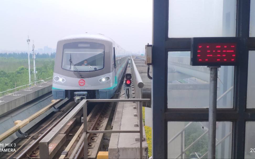 上海地铁16号线16a02型列车(抹茶二世)16053号车离开罗山路站,回川杨
