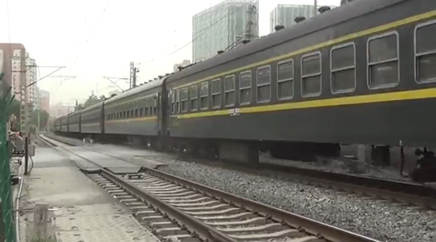 df4d牵引6438接近北京西站