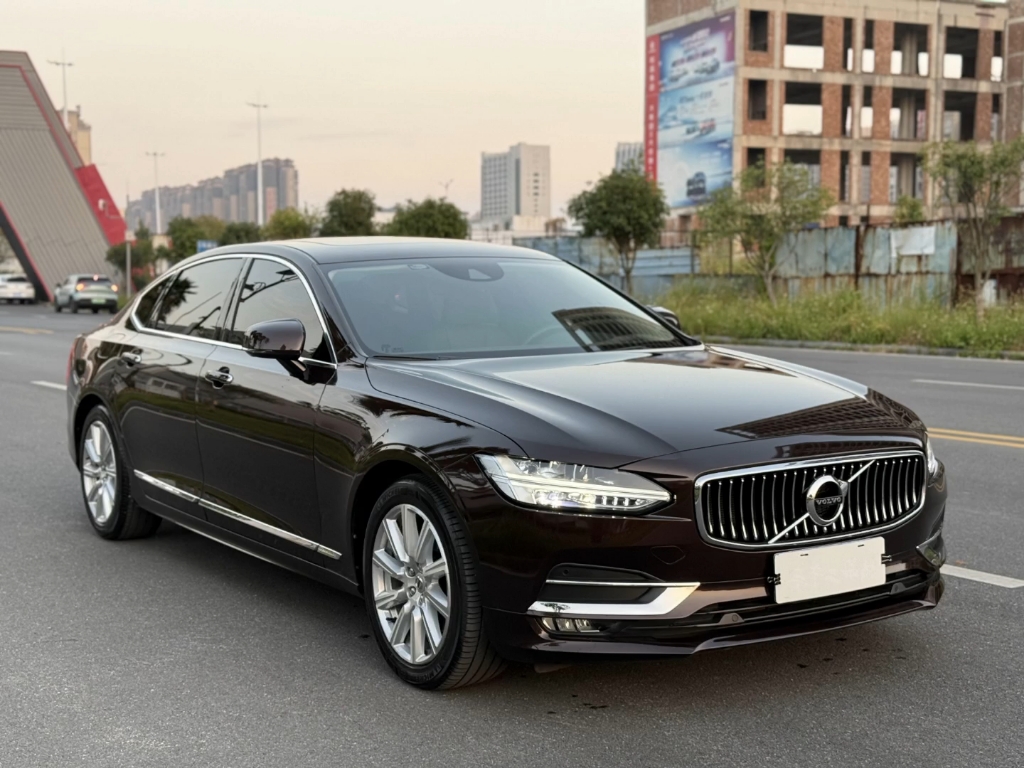 【品牌车型】沃尔沃 s90 2020款 t5 智逸豪华版 【上牌日期】2020年01