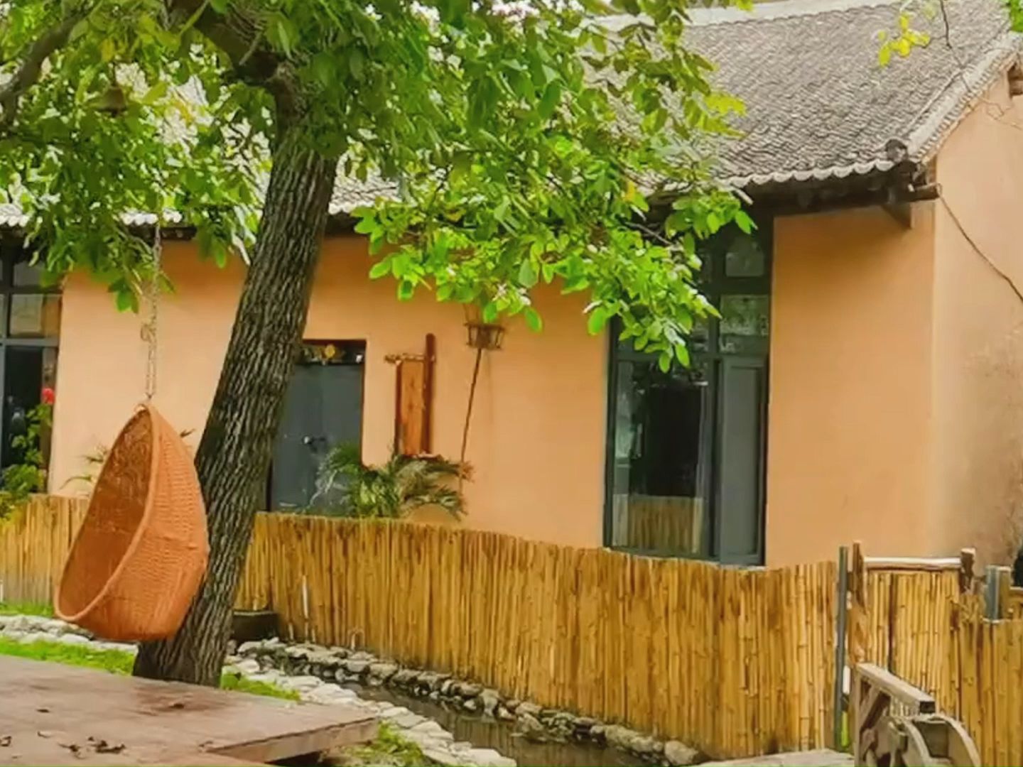 走进深山建个小院,亲手打造属于自己的田园生活小院,这样的童话小院