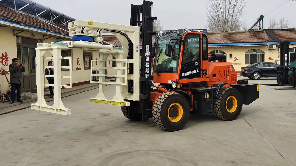 夹砖机 四驱越野叉车加装抱砖夹 叉车夹砖机 3.5吨越野叉车