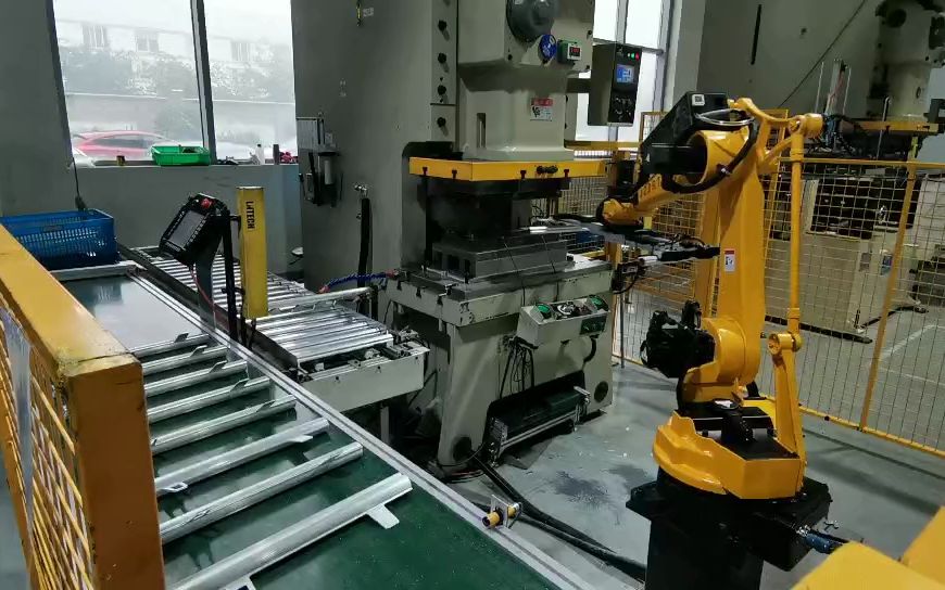 九众九机器人冲压散热器管