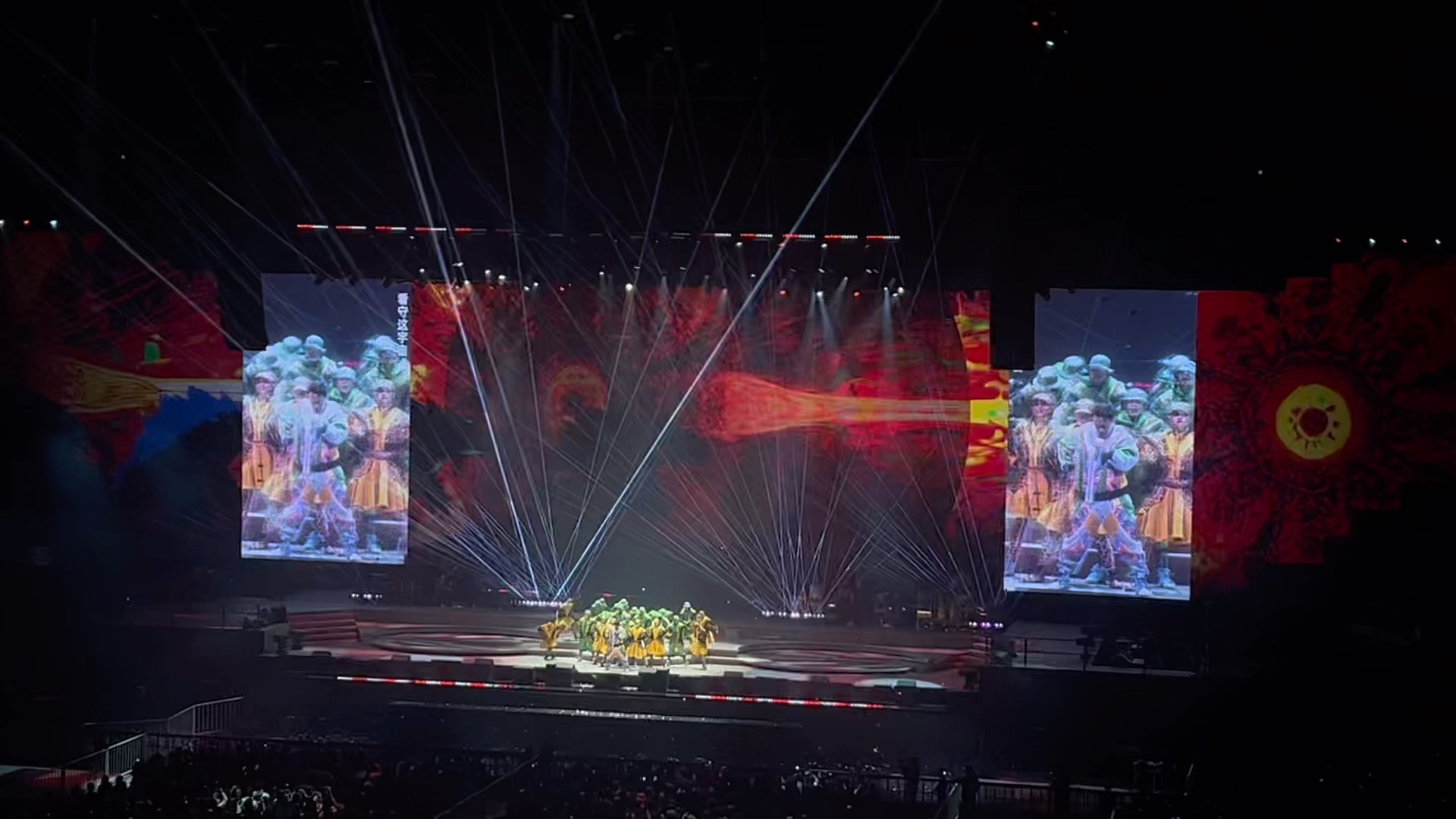 陈奕迅南京演唱会港版迪迦奥特曼主题曲