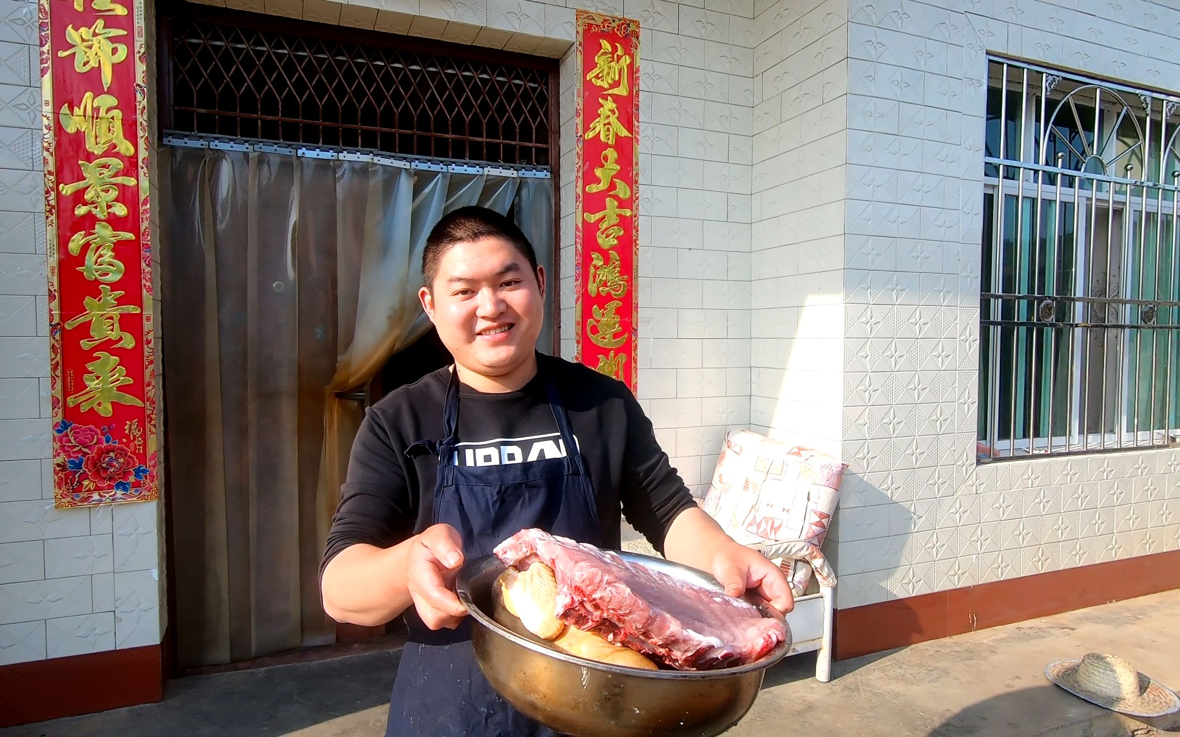 川川用地里现挖的土豆为大家做了一大锅洋芋宴?大家抢着吃哔哩哔哩bilibili