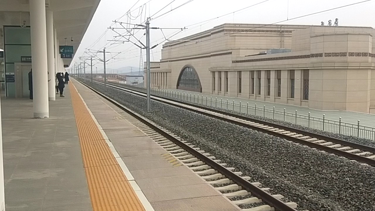 d7765 鞍山西-赤峰进入喀左站一站台