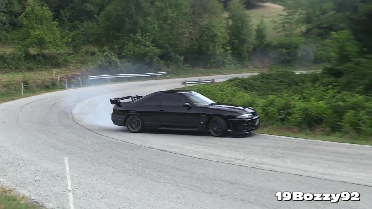 尼桑天际线 gtr r33 300 匹马力山道漂移 nissan skyline r33 300