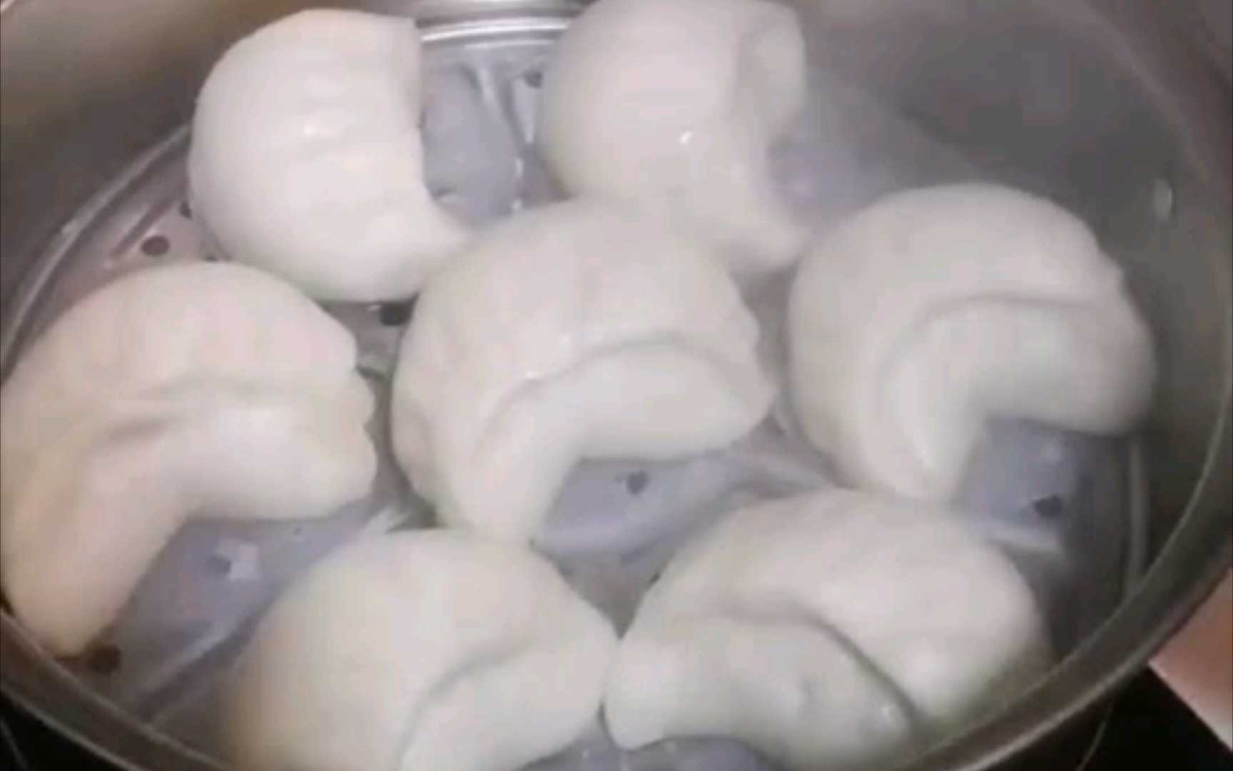 [图]making dumplings