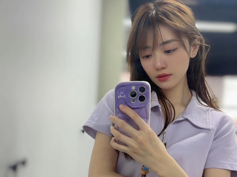 【万丽娜】ins更新24.04.15,休闲辣堡小漏一张