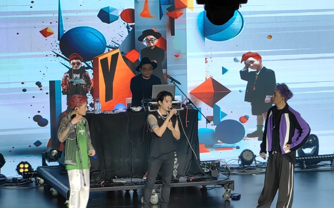 耀乐团广州场巡演嘉宾符龙飞《作》《keyone》