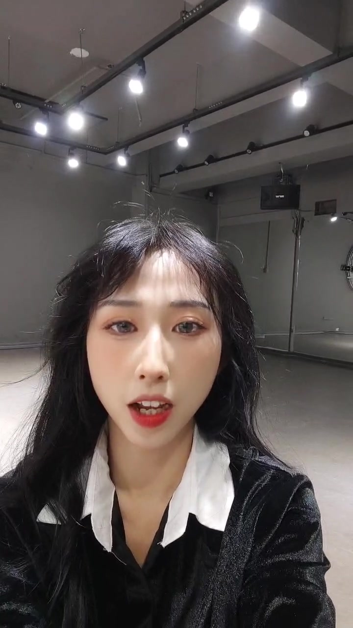 录制-21678026-兔牙sinar酱-20211215-143431-651-录舞～_哔哩哔哩